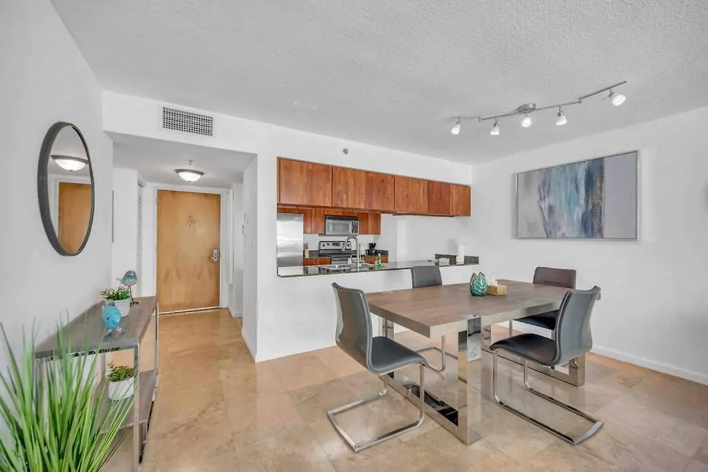 Spacious 36th Flr 1 Bd 1 Bt • Brickell • Bay View *