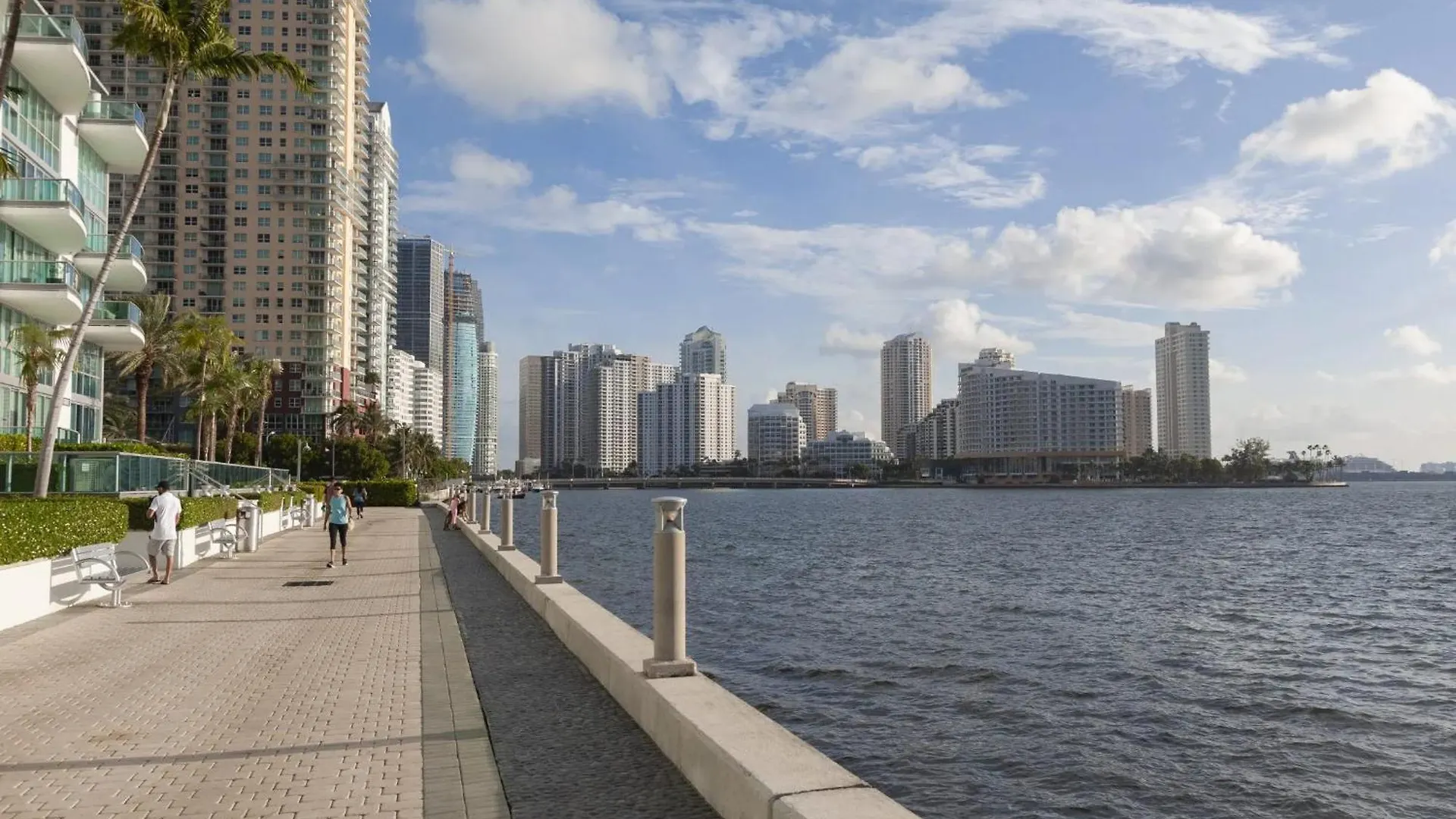 Lux 2br - Water View - Pool - - Free Parking *