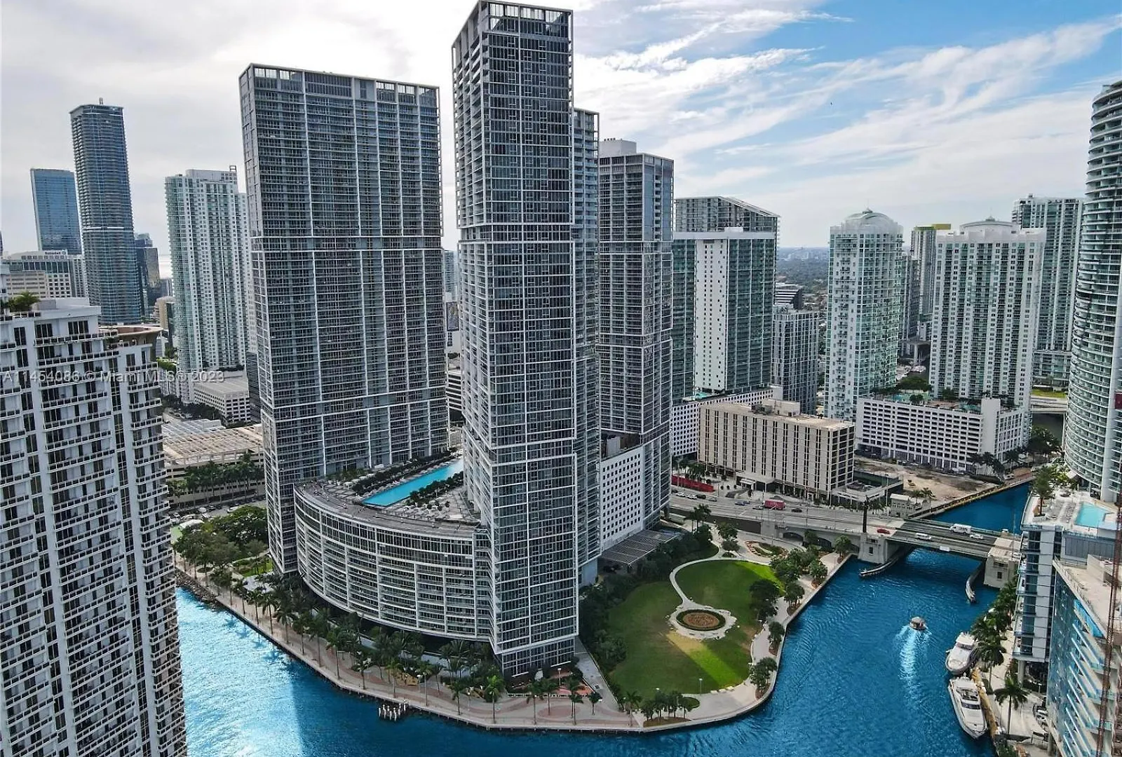 Lux 2br - Water View - Pool - - Free Parking