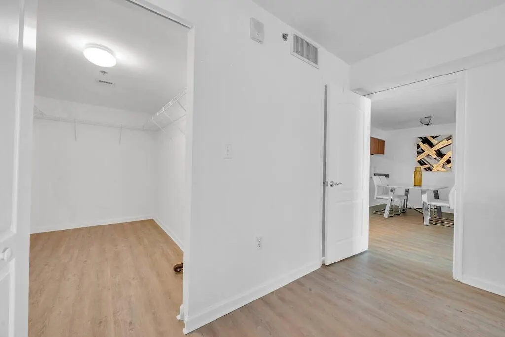 Apartment Stunning 1 Bdr 1 Bth • Brickell • Bay & Views *