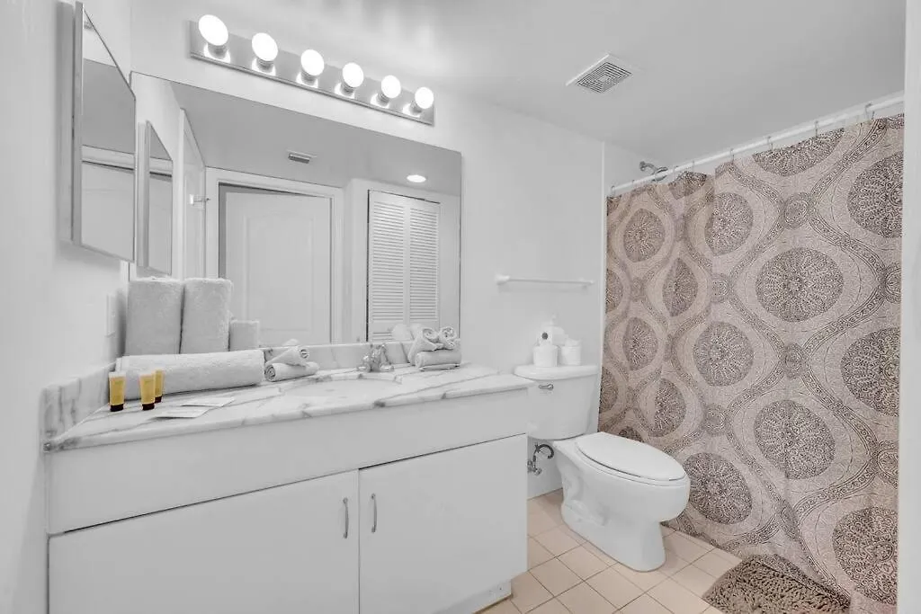 Stunning 1 Bdr 1 Bth • Brickell • Bay & Views Apartment *