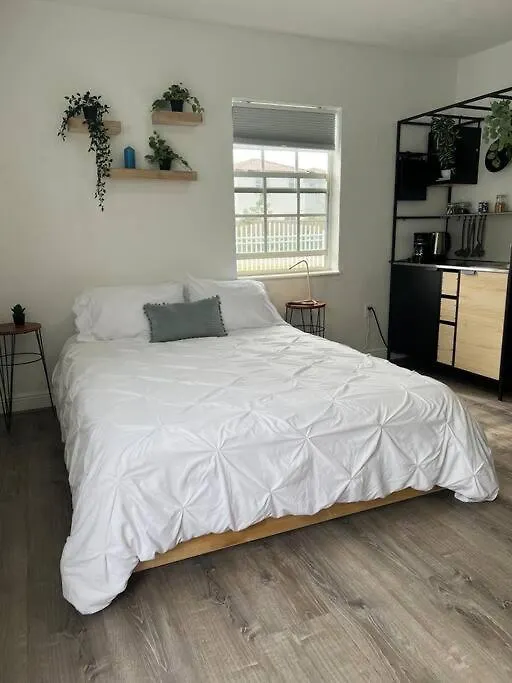 And Cozy 4 Apartment