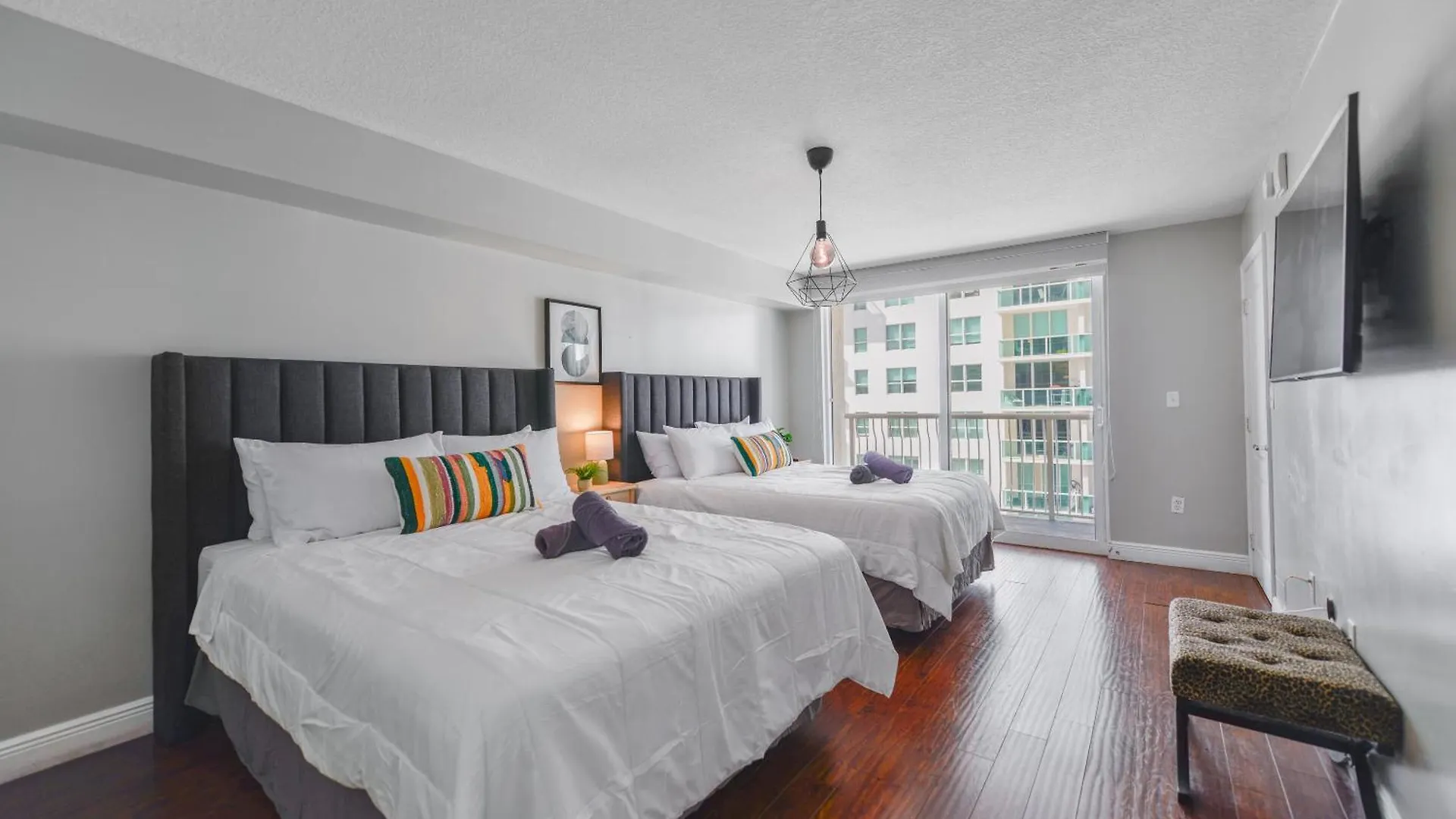 아파트 Amazing 3 Bedroom At Brickell With Pool 마이애미
