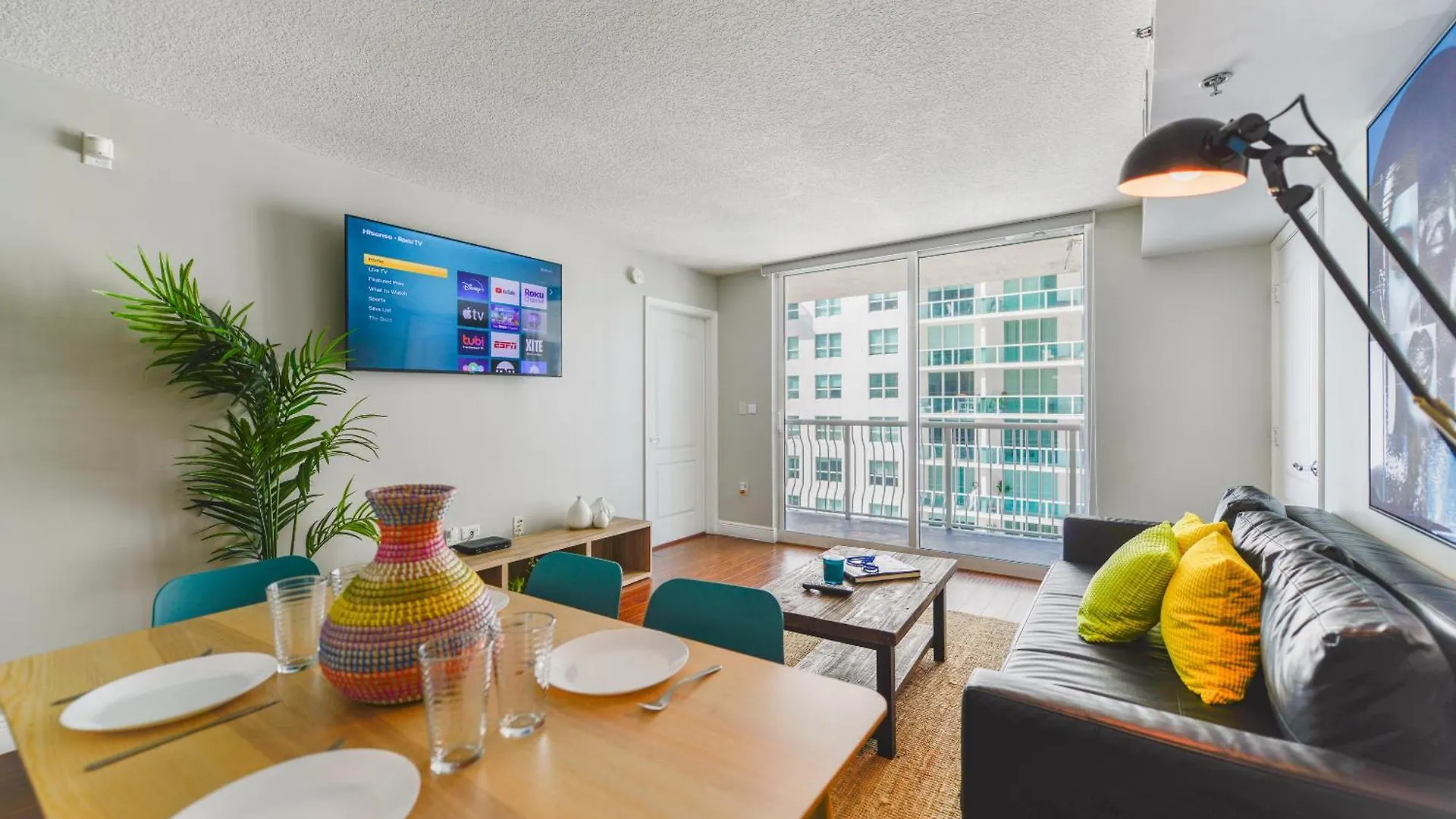 Amazing 3 Bedroom At Brickell With Pool 아파트 *
