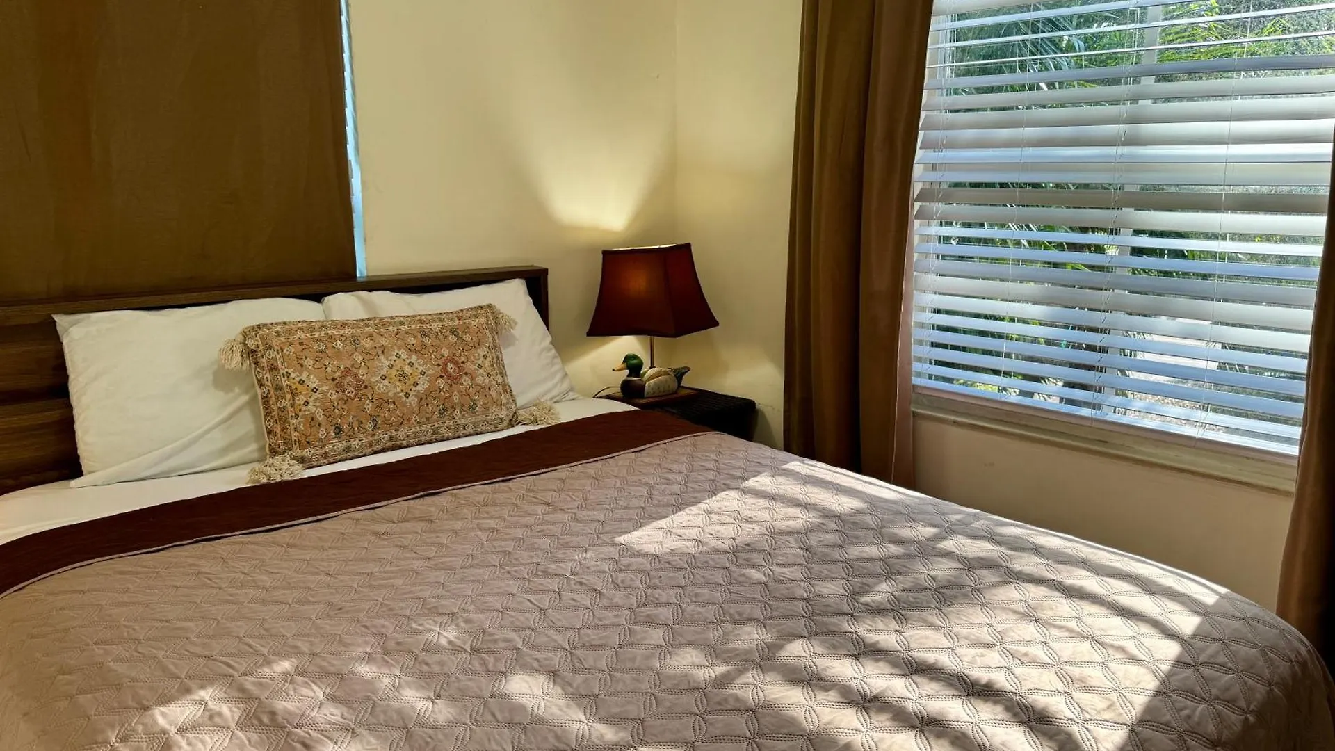 Bright Townhouse 3 Bedroom Free Parkig Garden