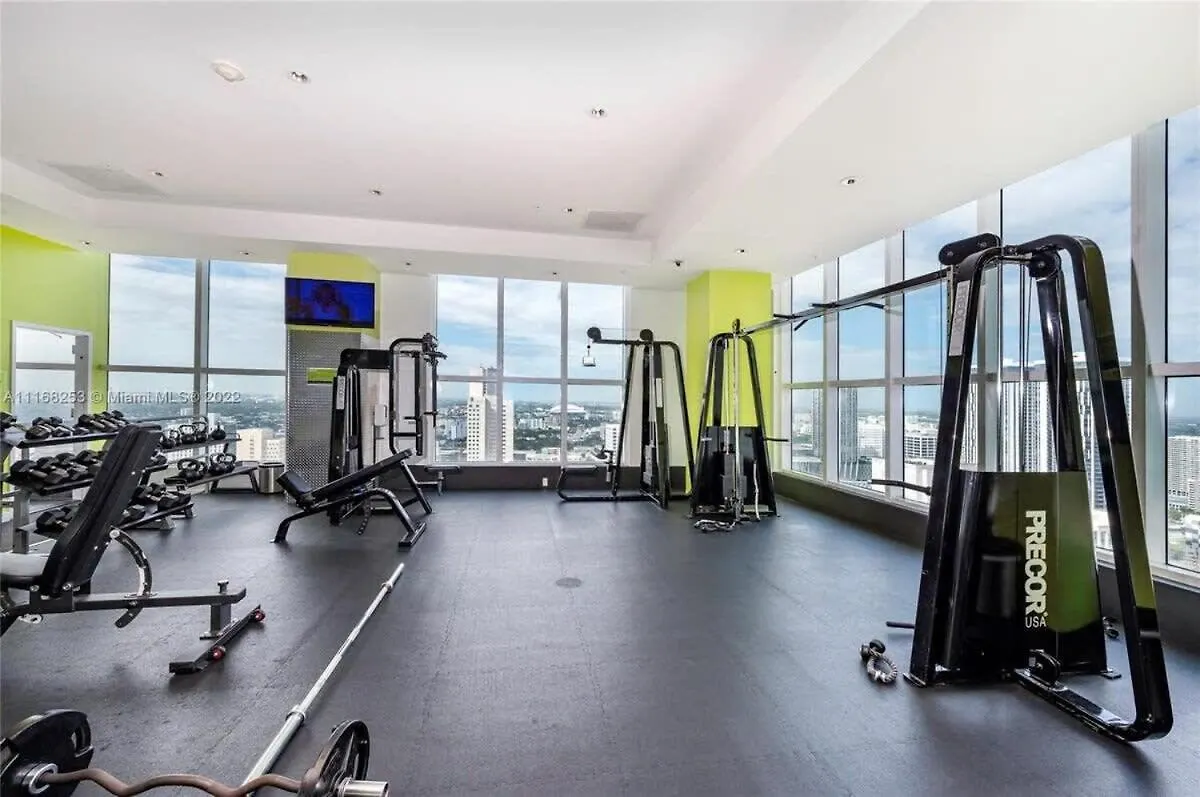 Long Term Allowed Dt Rooftop And Lap Pool Apartment Miami