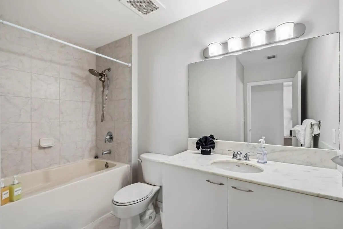 Long Term Allowed Dt Rooftop And Lap Pool Miami