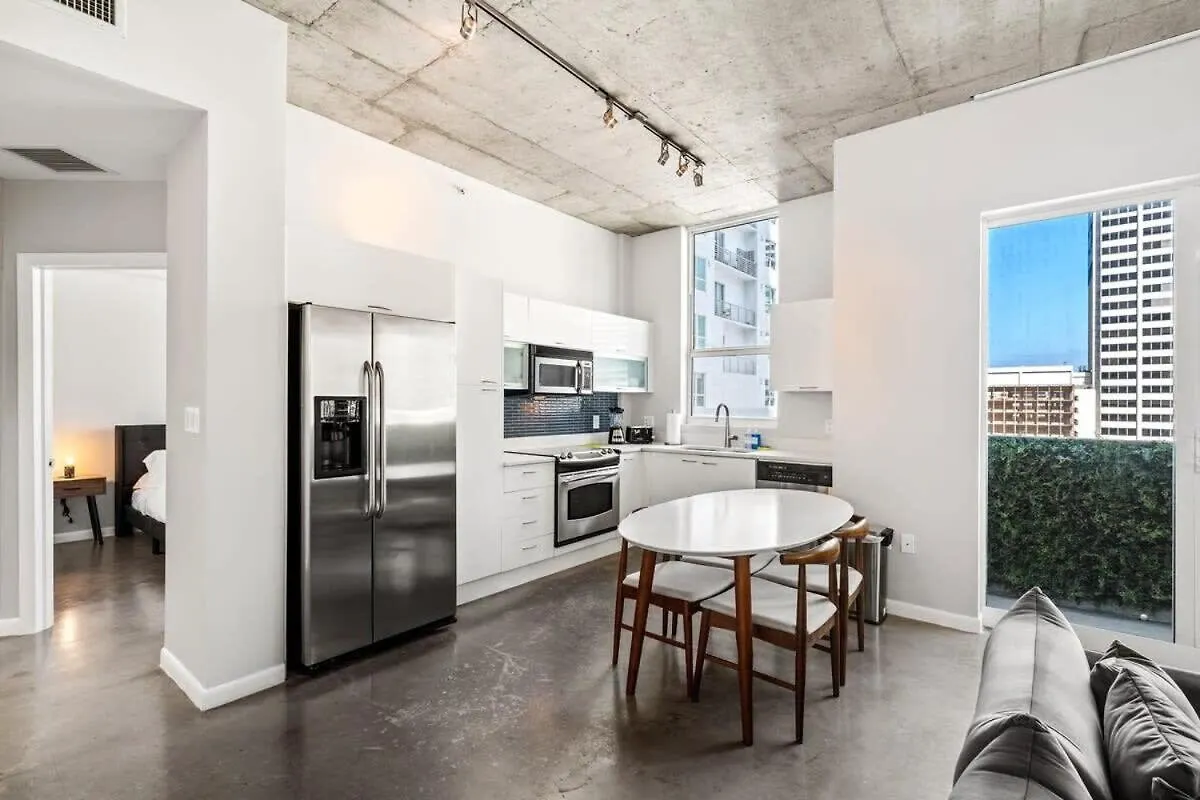 Long Term Allowed Dt Rooftop And Lap Pool Apartment