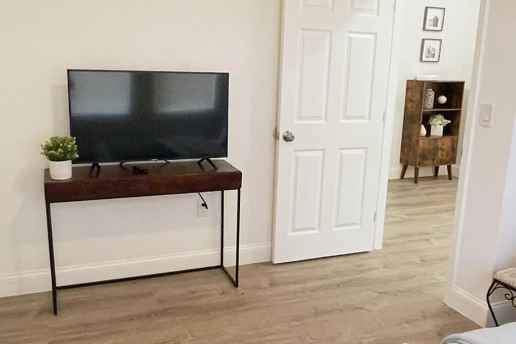 Brickell + Wynwood Wonderland: Spacious 6br Villa