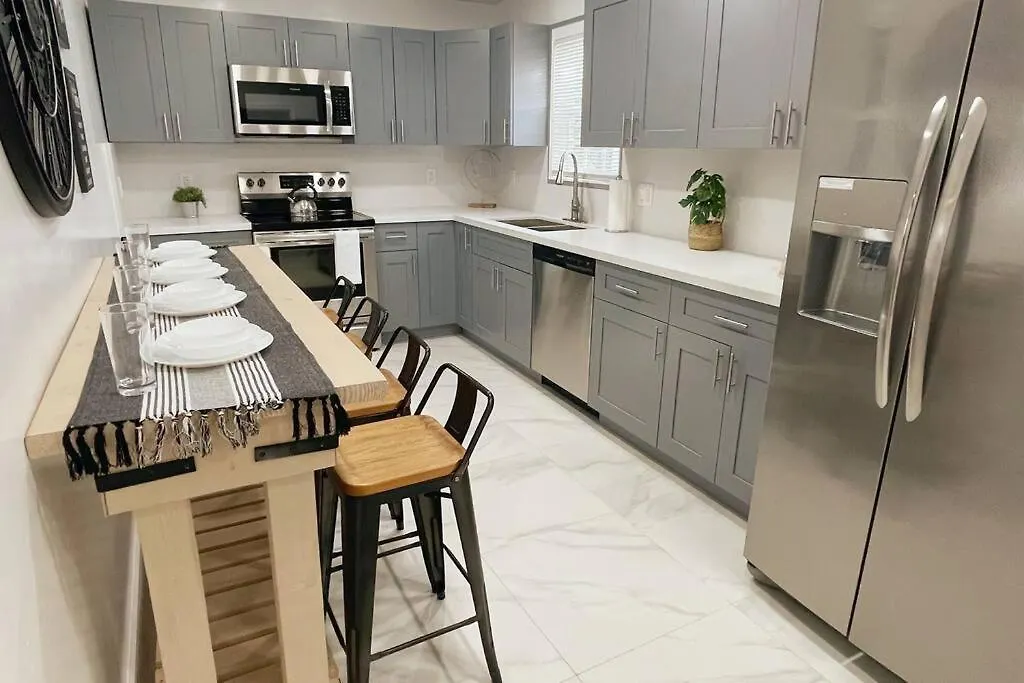 Brickell + Wynwood Wonderland: Spacious 6br Villa *