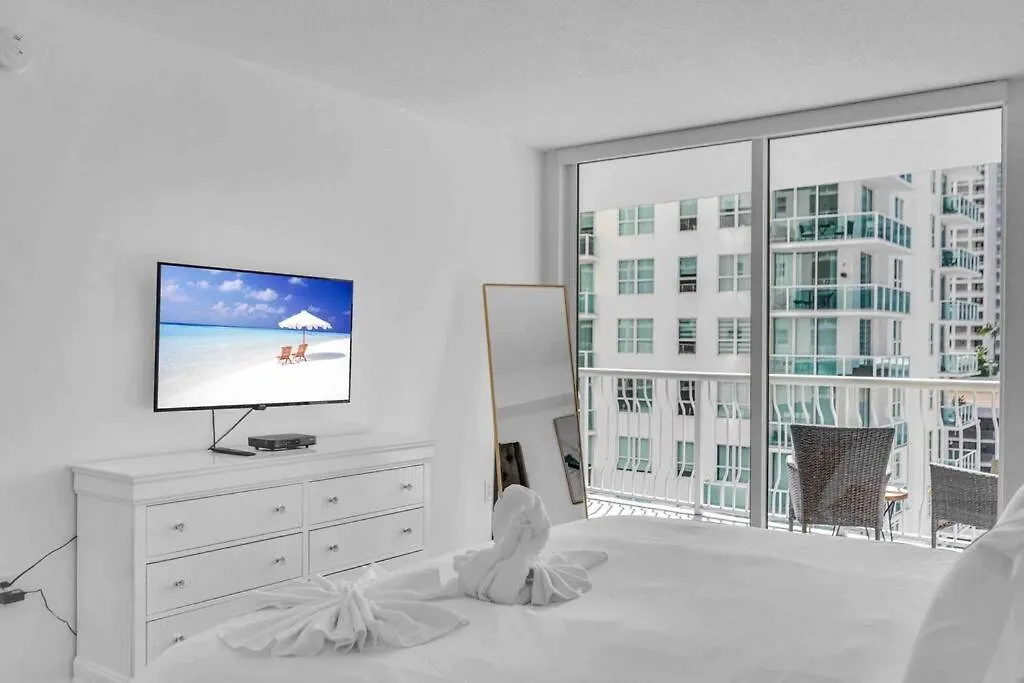 Lux 1 Bdr 1 Bth • Brickell • Pool & Ocean Views * Miami
