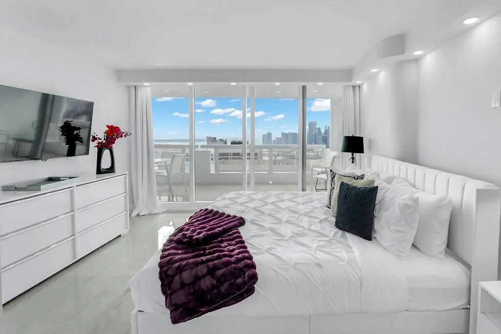 Shades Of Sky Penthouse! Newly Renovated Apartment