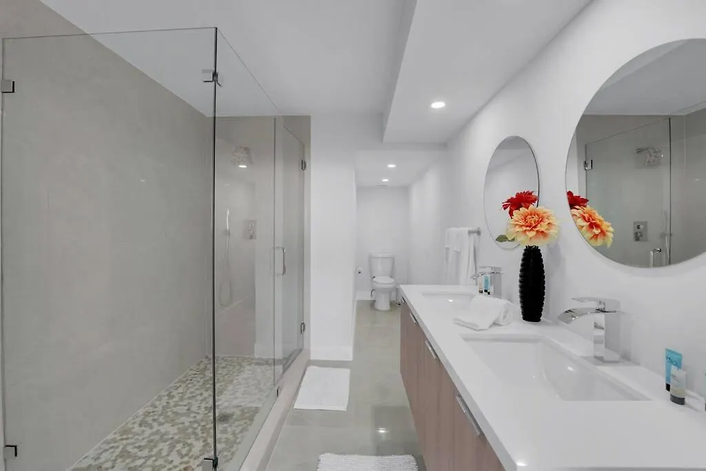 Shades Of Sky Penthouse! Newly Renovated * Miami