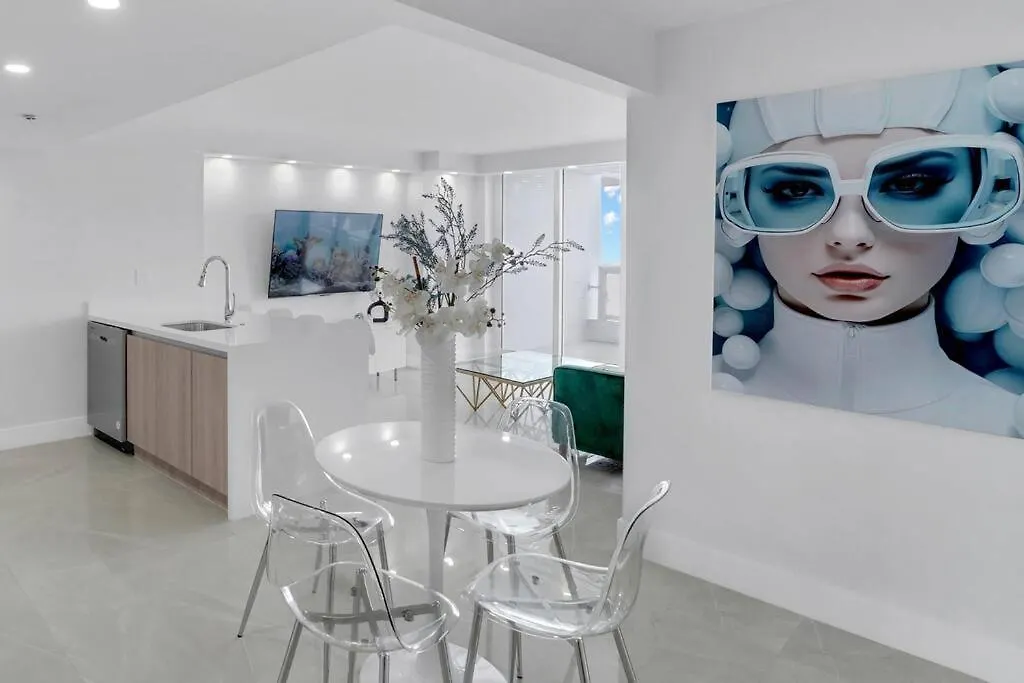 Shades Of Sky Penthouse! Newly Renovated Apartman