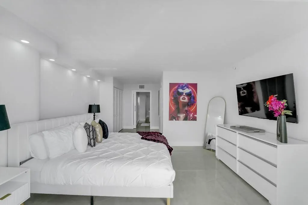 Shades Of Sky Penthouse! Newly Renovated *