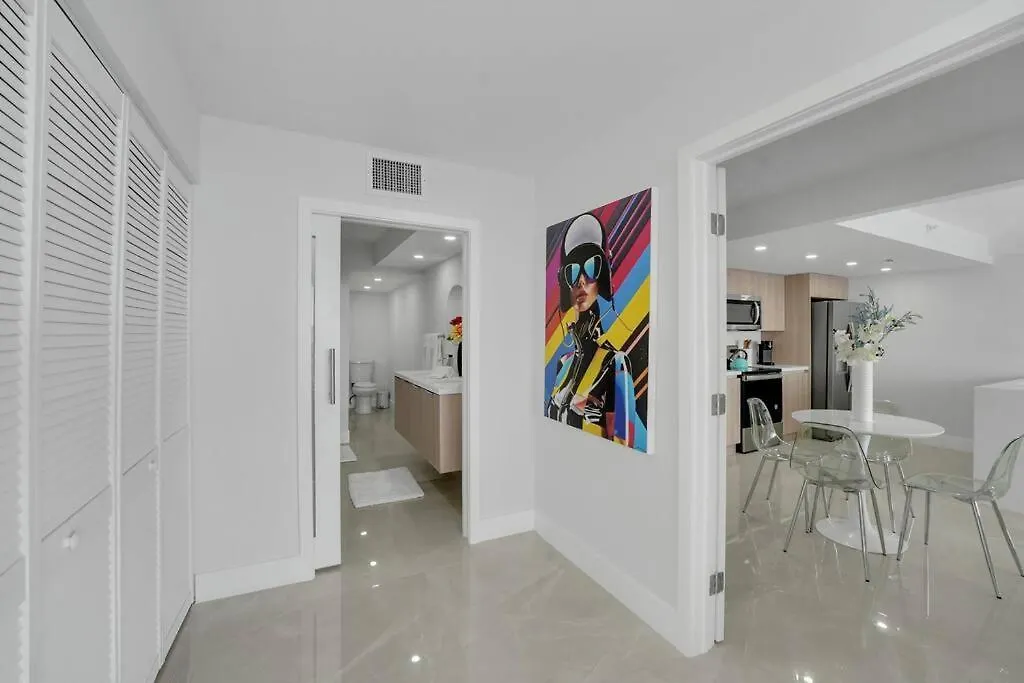 Apartment Shades Of Sky Penthouse! Newly Renovated *