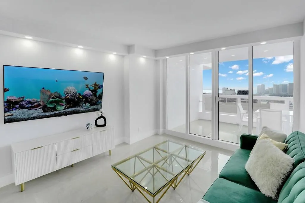 Apartment Shades Of Sky Penthouse! Newly Renovated