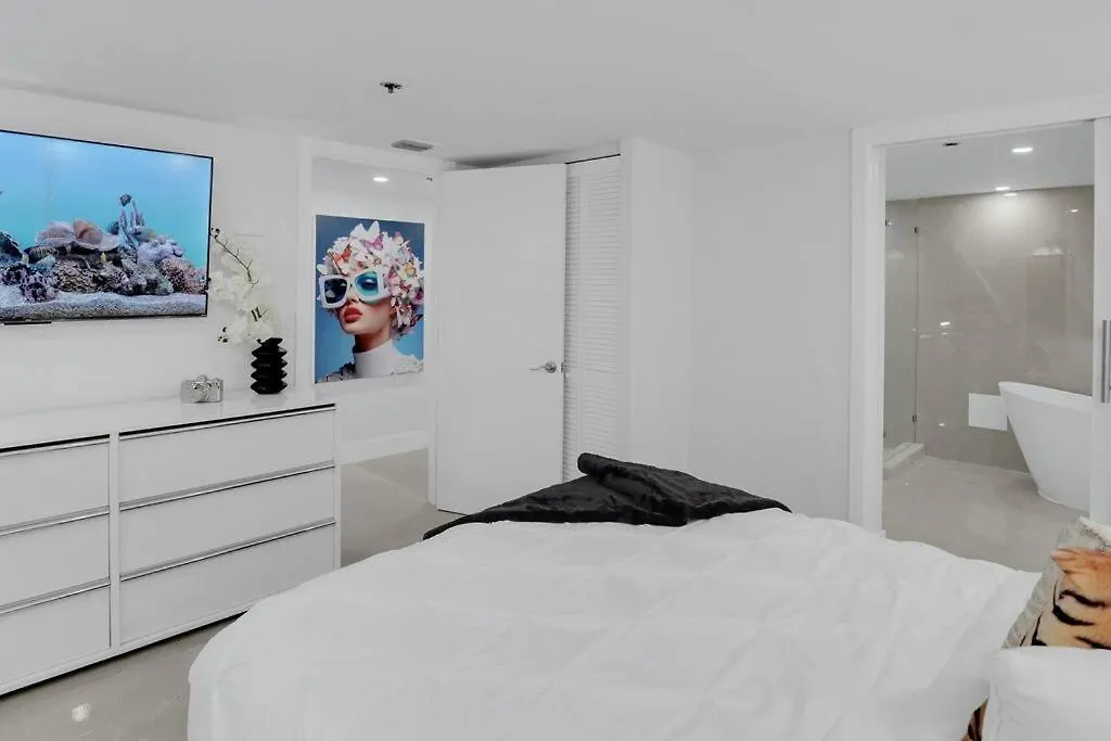 Shades Of Sky Penthouse! Newly Renovated Apartman