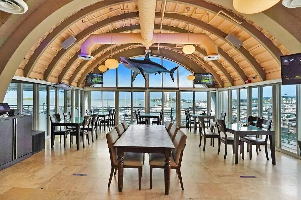 Shades Of Sky Penthouse! Newly Renovated Apartment
