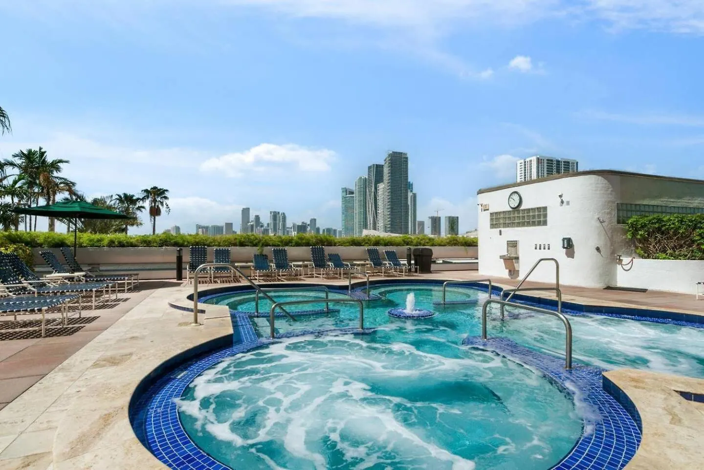 Beautiful Water & Park Views, Remodeled, Wfh Office Apartment