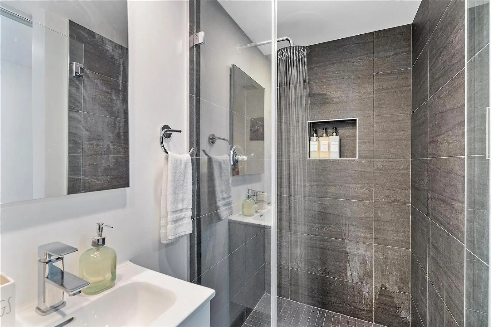 Apartment Beautiful Water & Park Views, Remodeled, Wfh Office