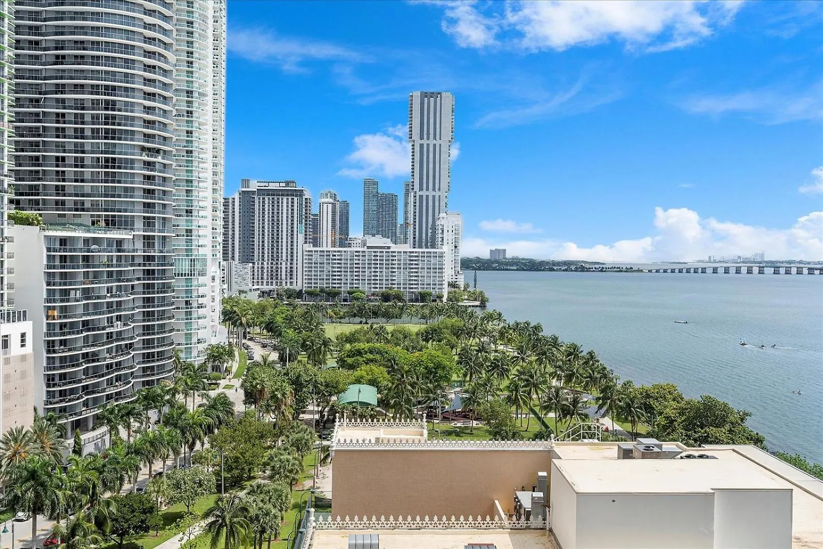 Beautiful Water & Park Views, Remodeled, Wfh Office Apartment Miami