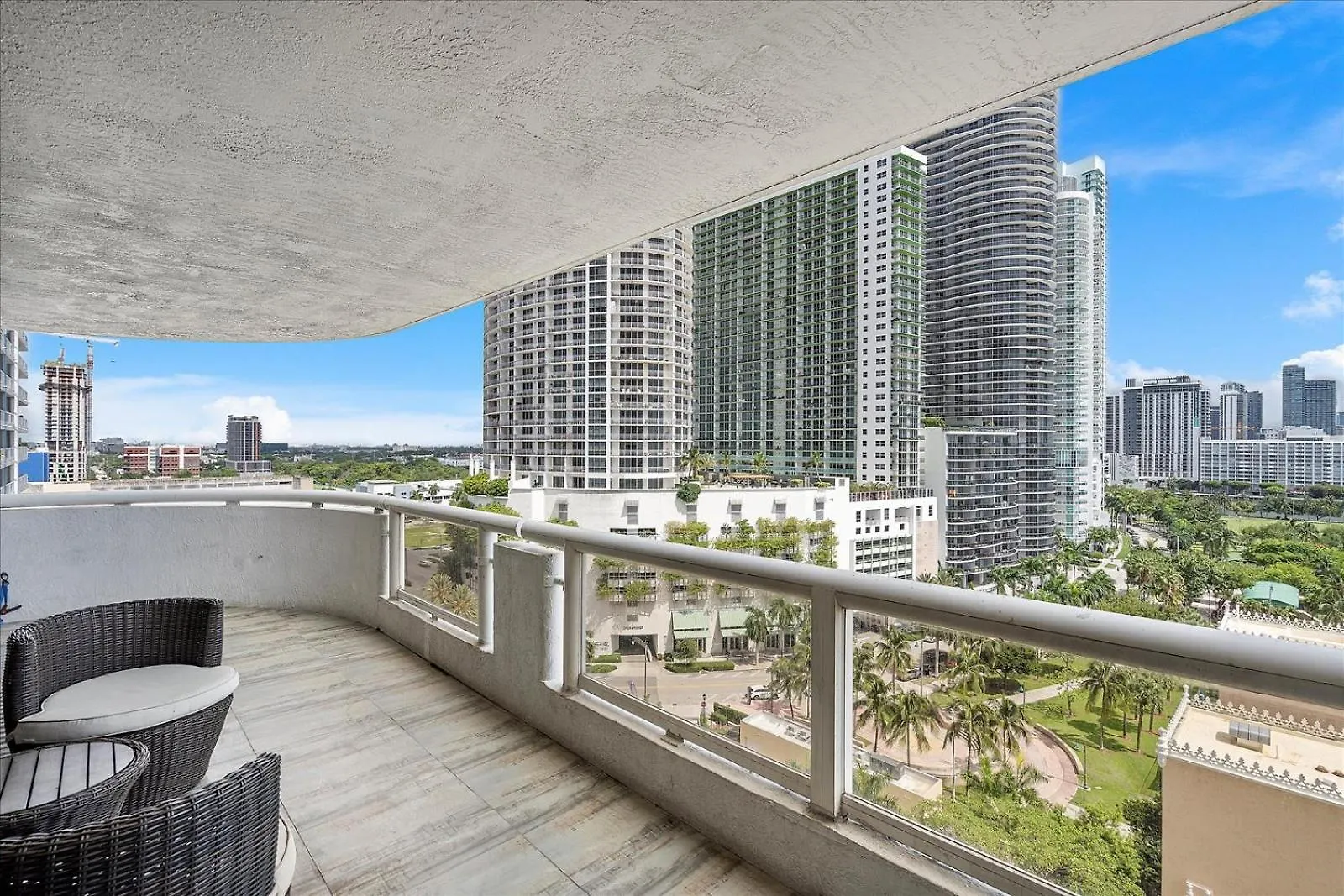 Beautiful Water & Park Views, Remodeled, Wfh Office Apartment Miami