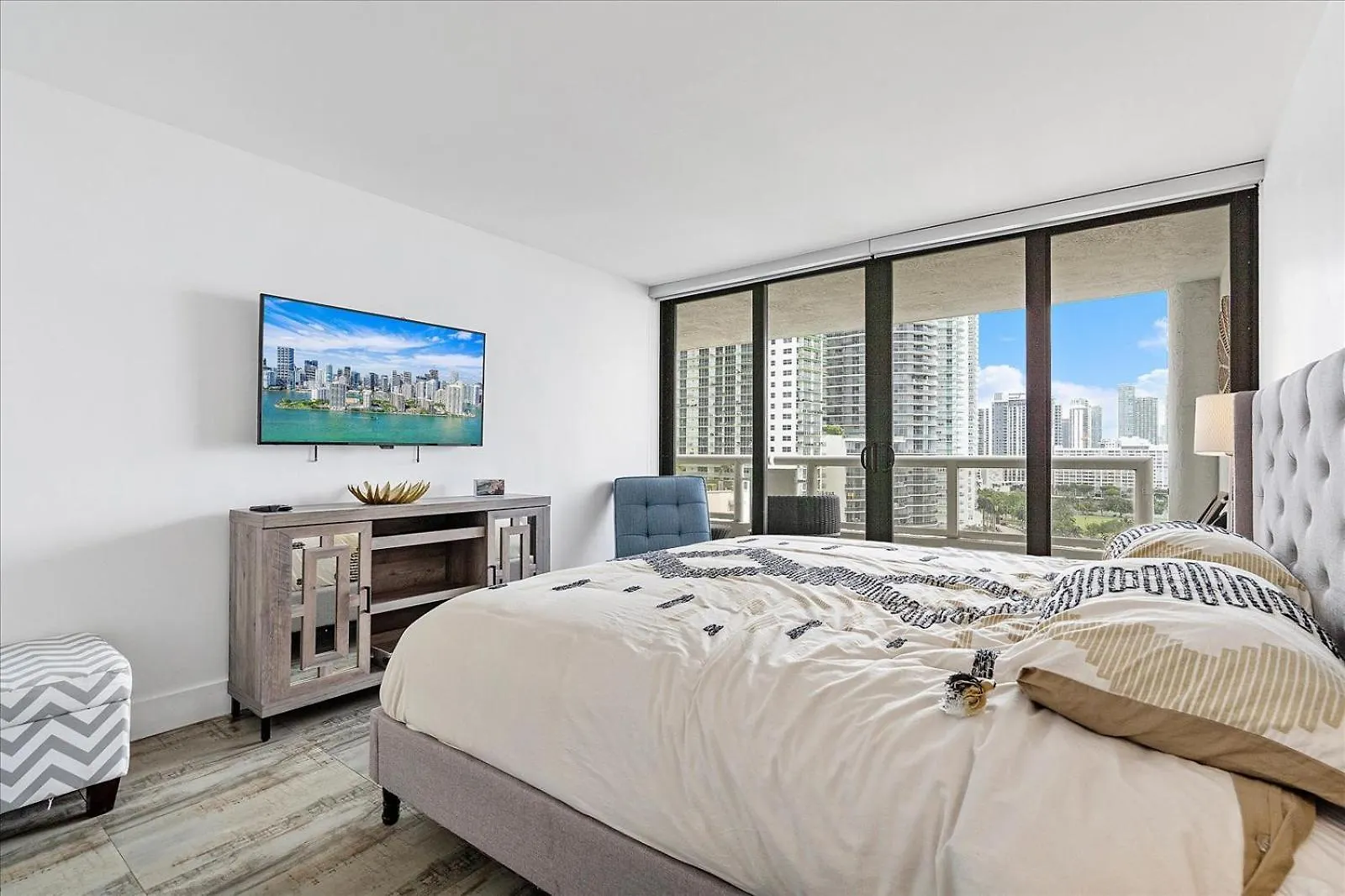 Apartment Beautiful Water & Park Views, Remodeled, Wfh Office