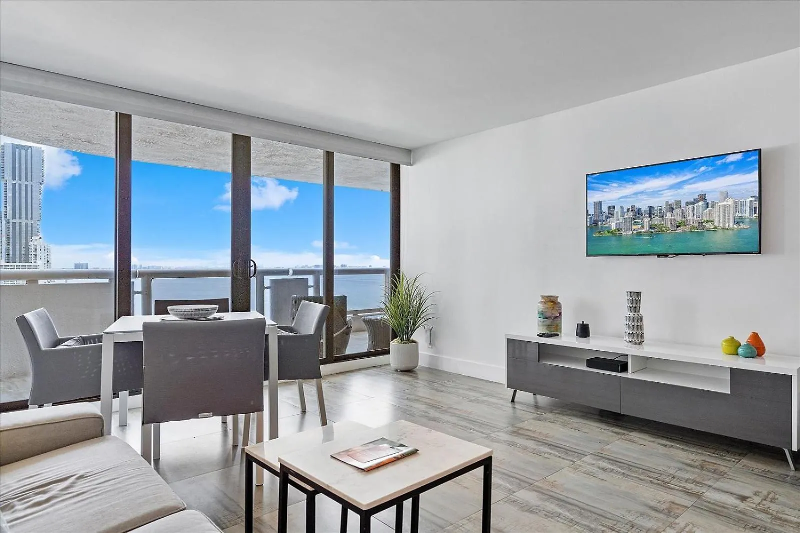 Beautiful Water & Park Views, Remodeled, Wfh Office Apartment