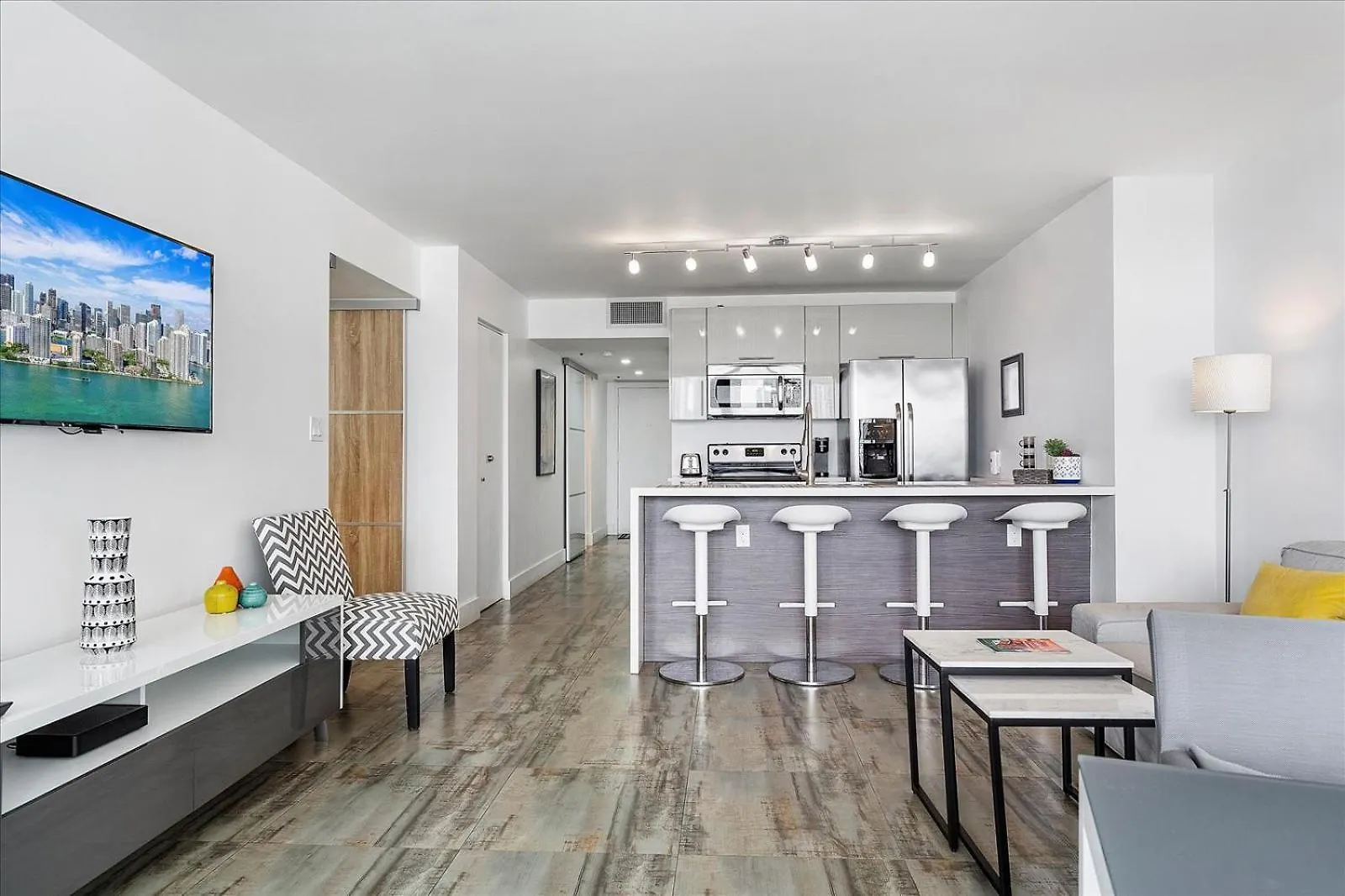 Apartment Beautiful Water & Park Views, Remodeled, Wfh Office *