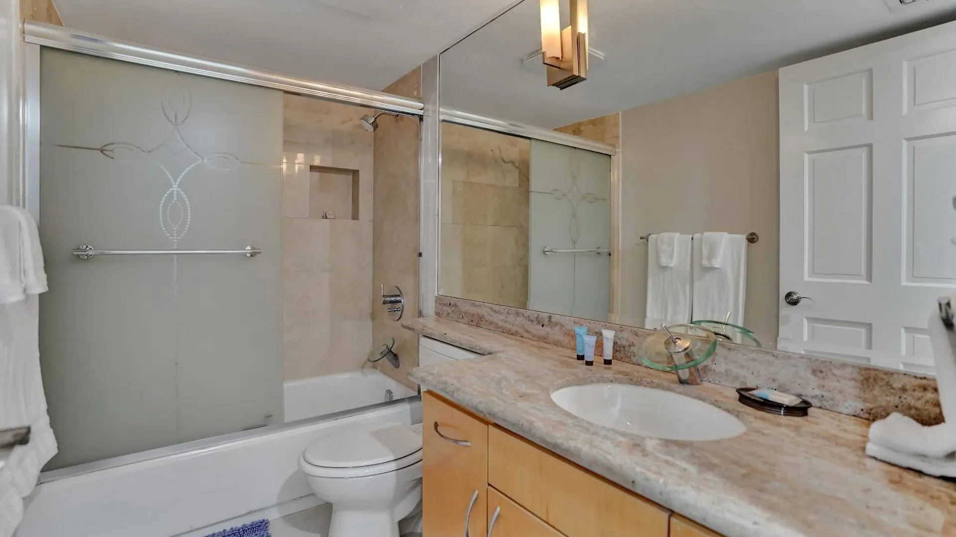Over The Moon! Skyline And Water Views! Apartment *