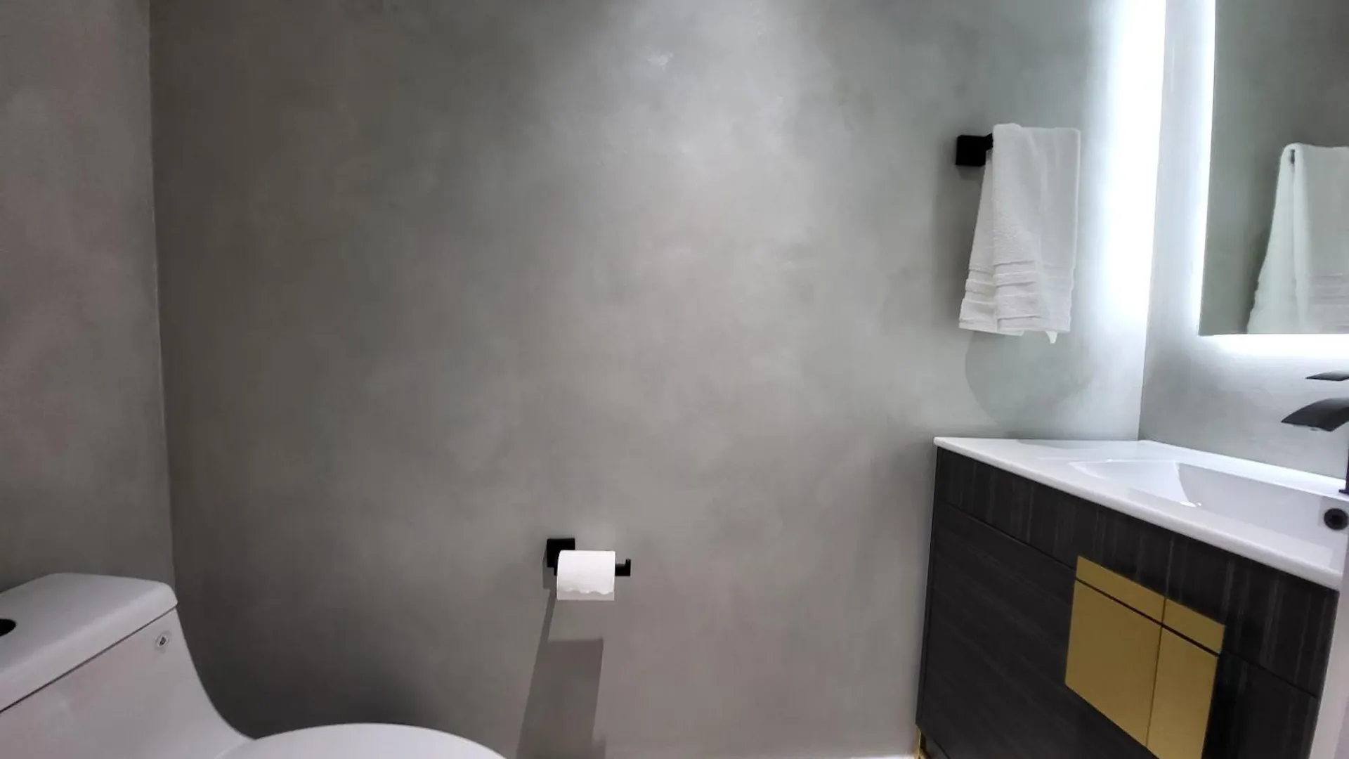 Luxe Pool, Bbq & Fire Pit - 5 Min To Dolphinmall Holiday home Miami