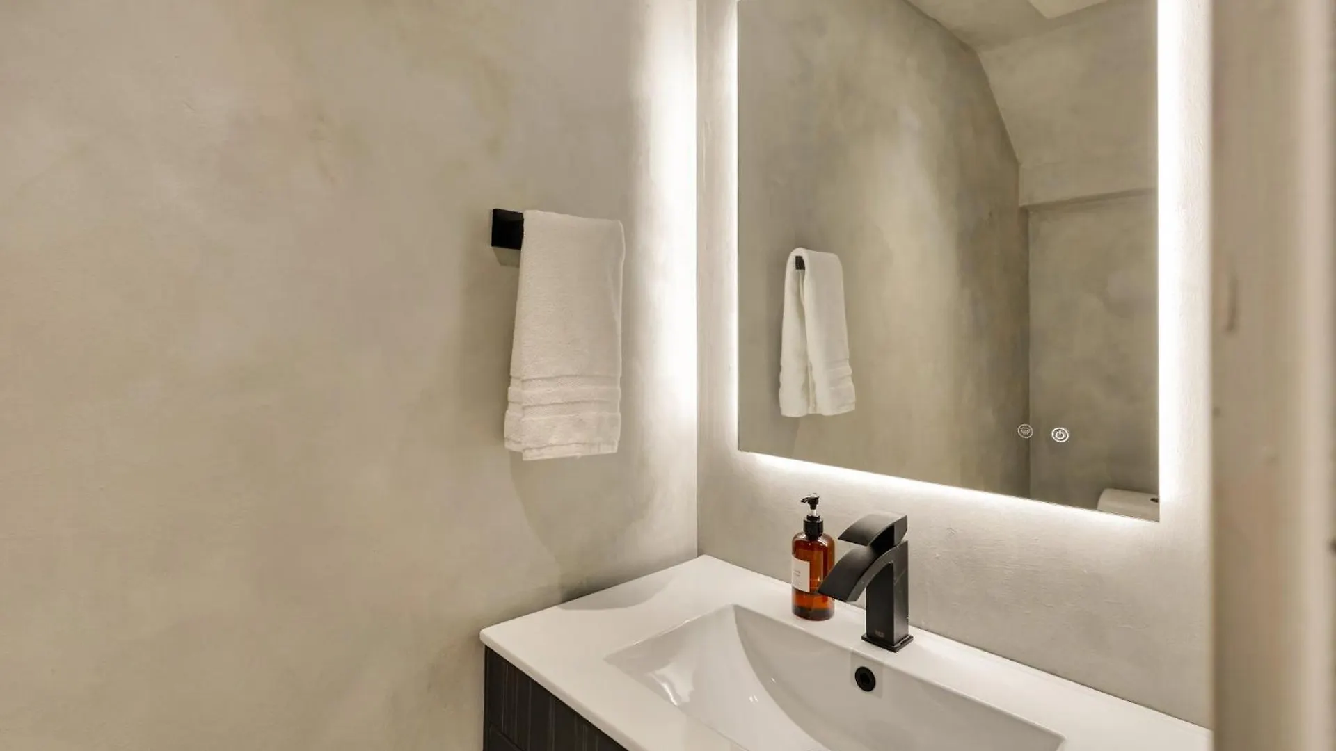 Luxe Pool, Bbq & Fire Pit - 5 Min To Dolphinmall Miami