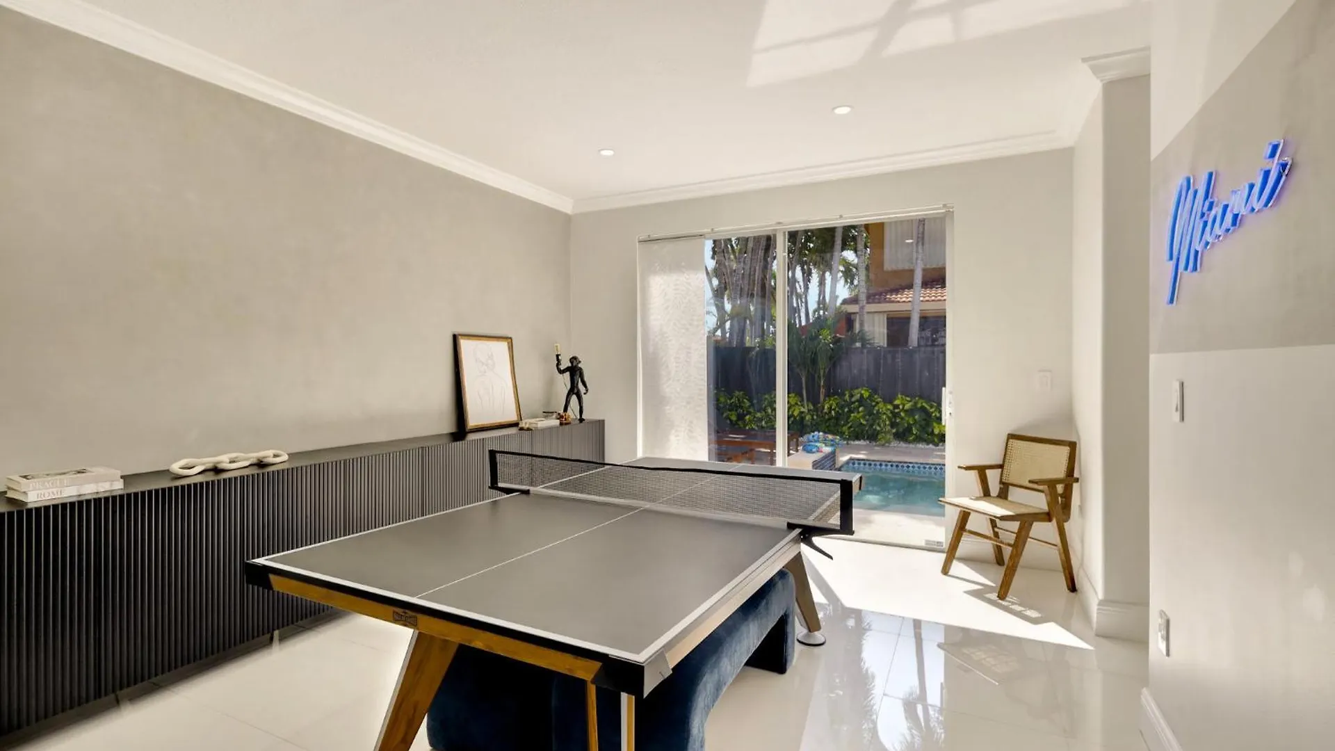 Holiday home Luxe Pool, Bbq & Fire Pit - 5 Min To Dolphinmall *