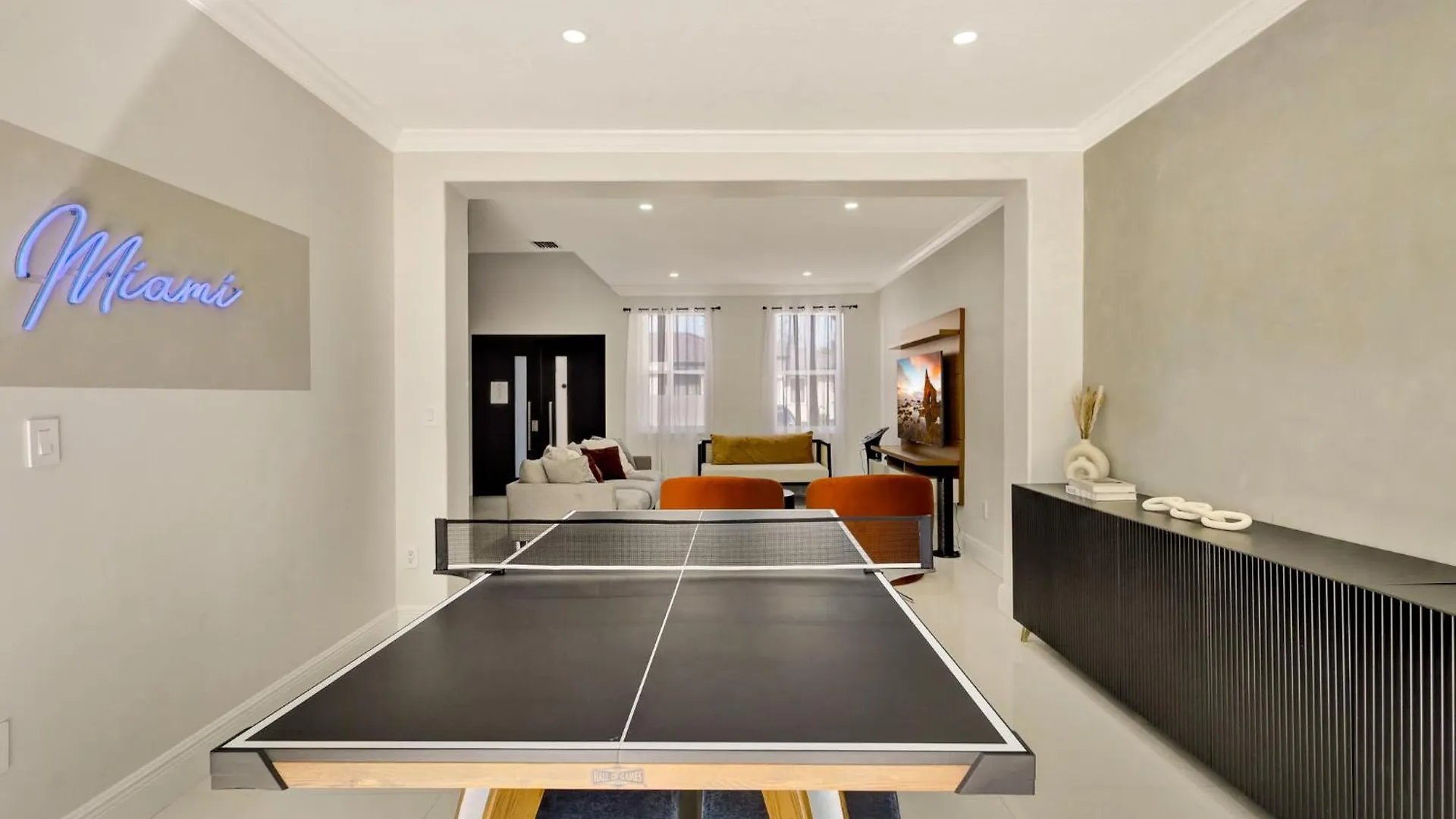 Luxe Pool, Bbq & Fire Pit - 5 Min To Dolphinmall Holiday home