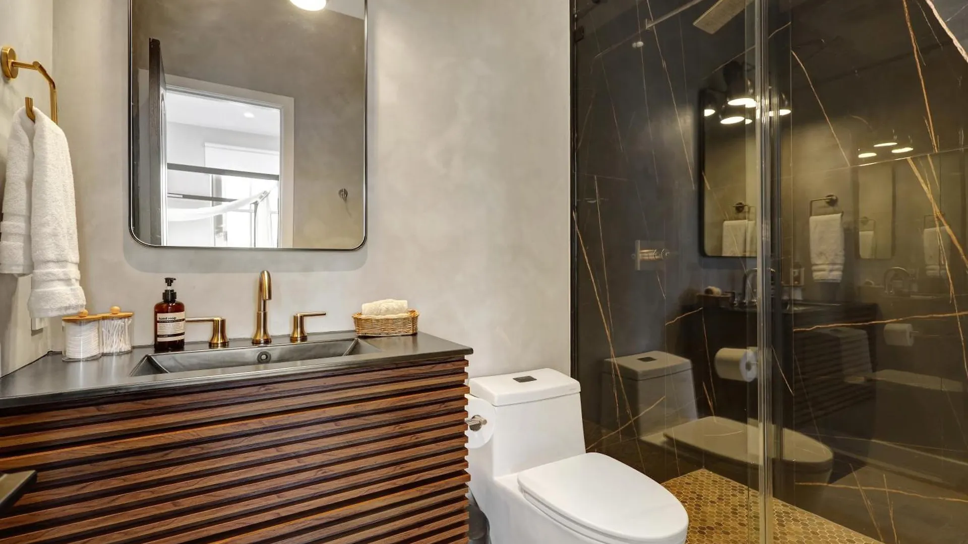 Luxe Pool, Bbq & Fire Pit - 5 Min To Dolphinmall Miami