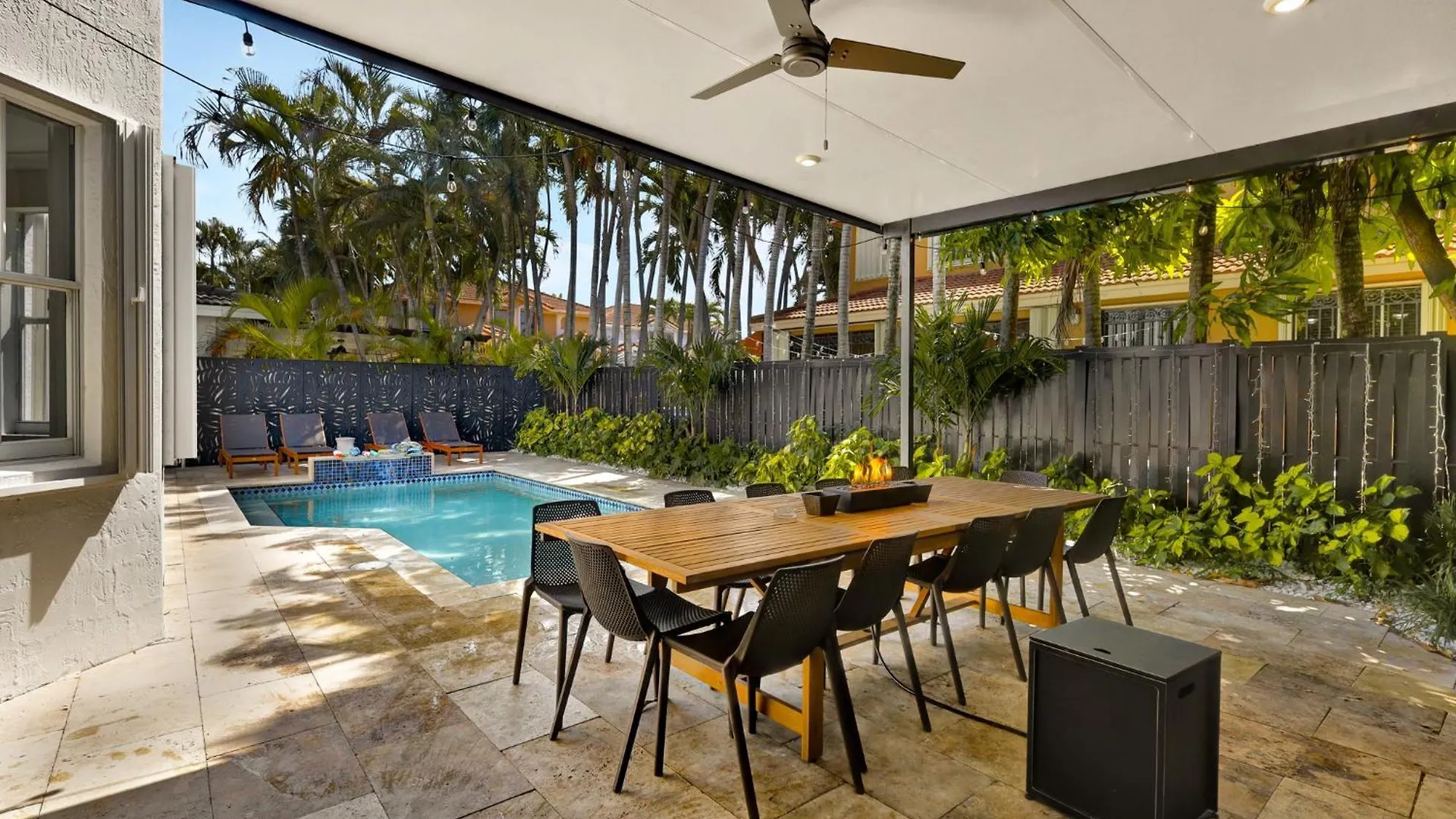 Luxe Pool, Bbq & Fire Pit - 5 Min To Dolphinmall Holiday home Miami