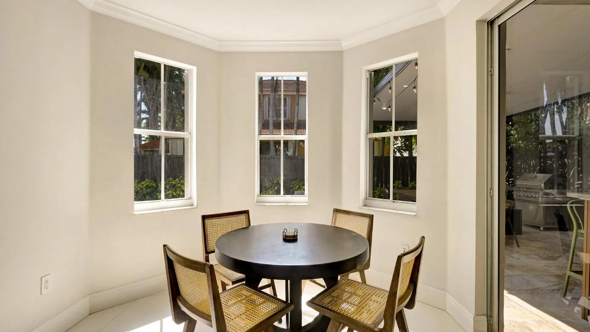 Luxe Pool, Bbq & Fire Pit - 5 Min To Dolphinmall Miami