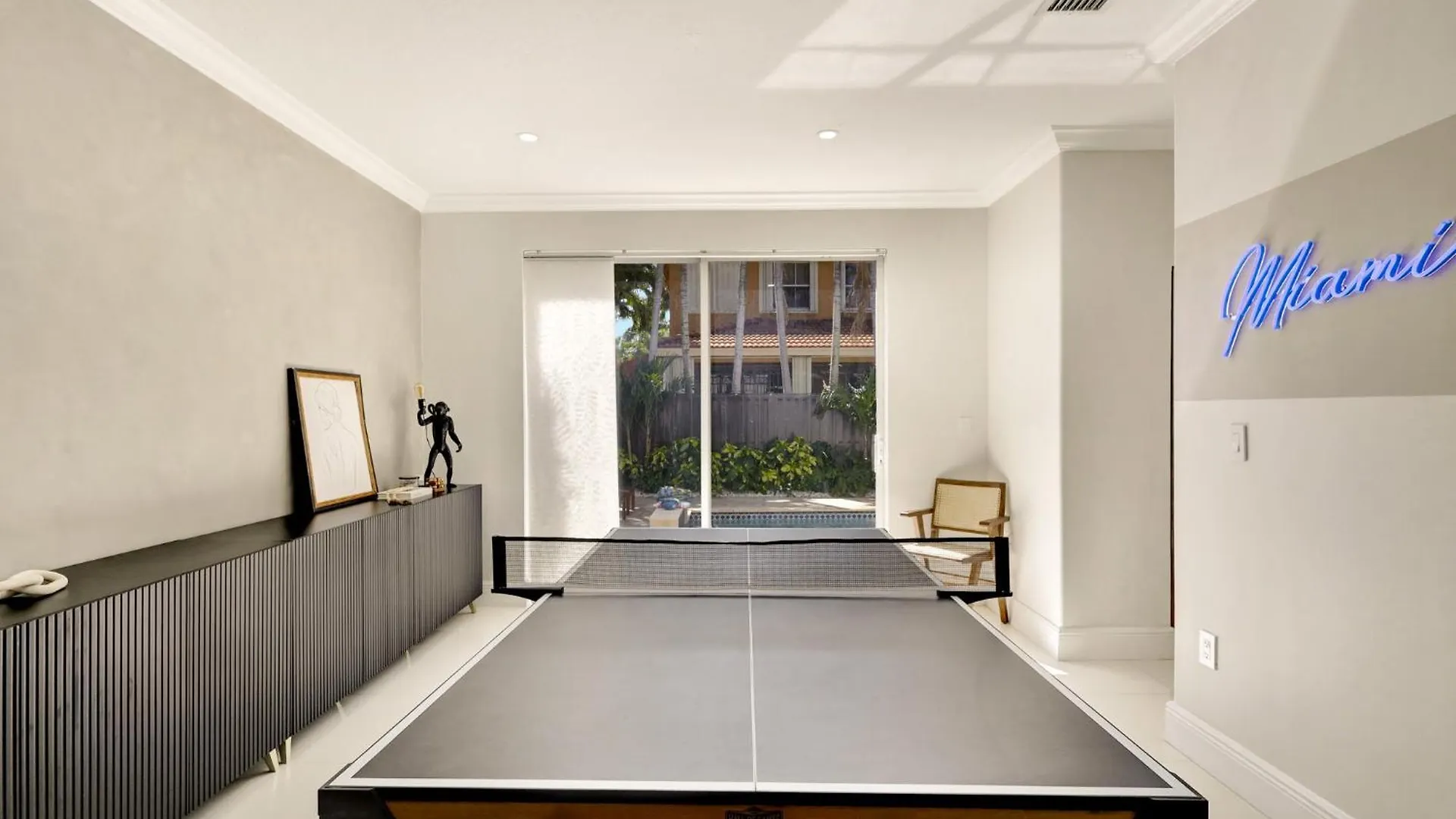Luxe Pool, Bbq & Fire Pit - 5 Min To Dolphinmall *