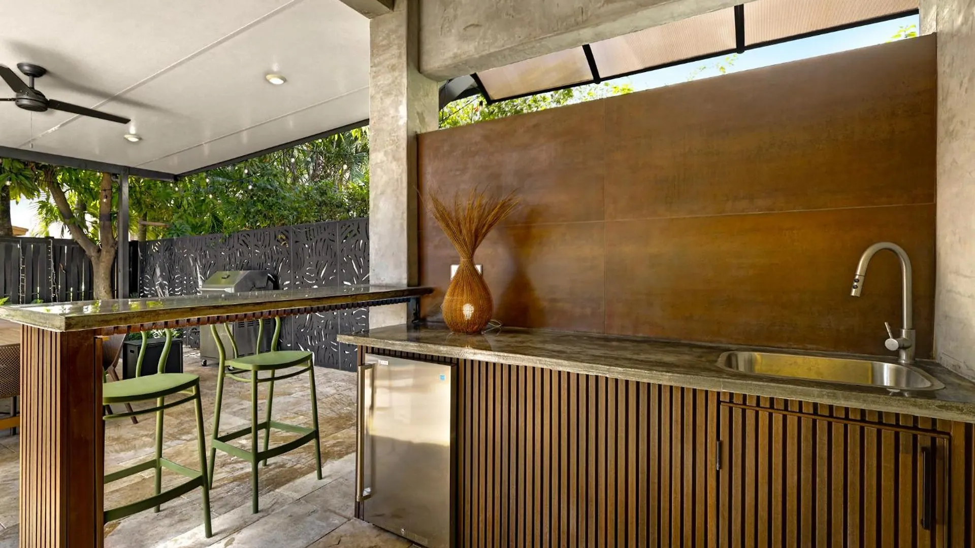 Luxe Pool, Bbq & Fire Pit - 5 Min To Dolphinmall Holiday home
