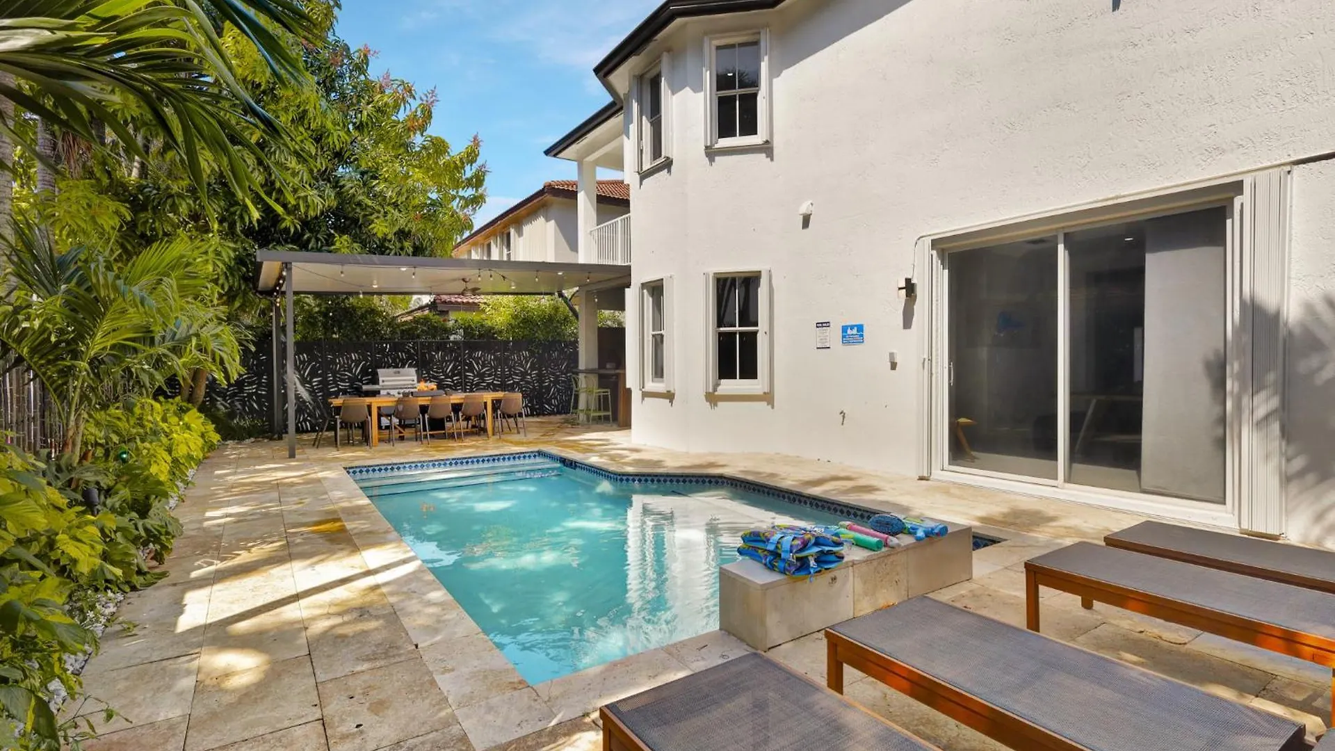 Luxe Pool, Bbq & Fire Pit - 5 Min To Dolphinmall Holiday home Miami