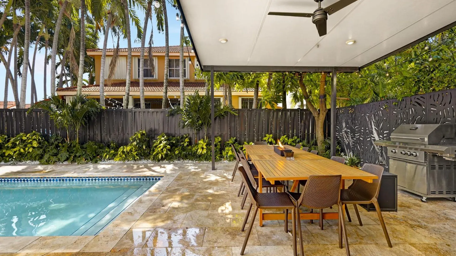 Luxe Pool, Bbq & Fire Pit - 5 Min To Dolphinmall Miami