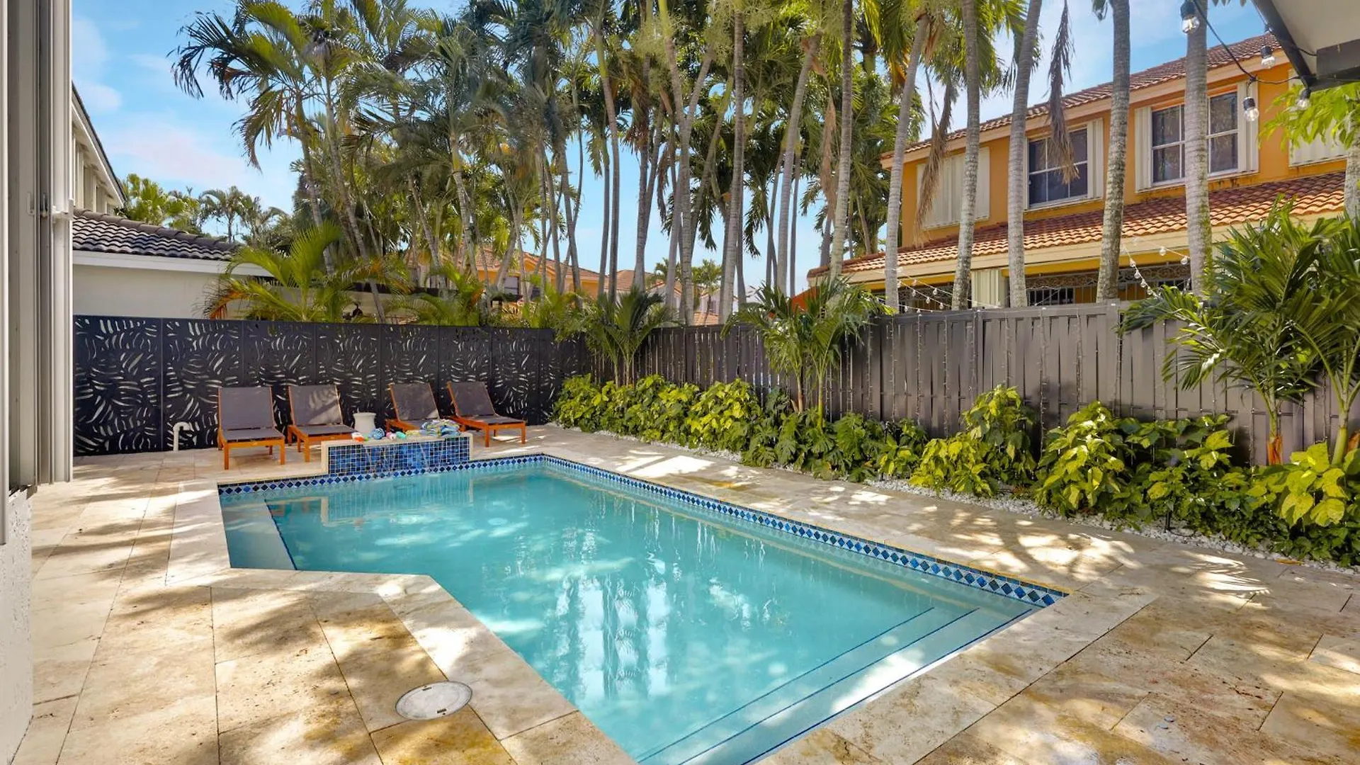 Luxe Pool, Bbq & Fire Pit - 5 Min To Dolphinmall *