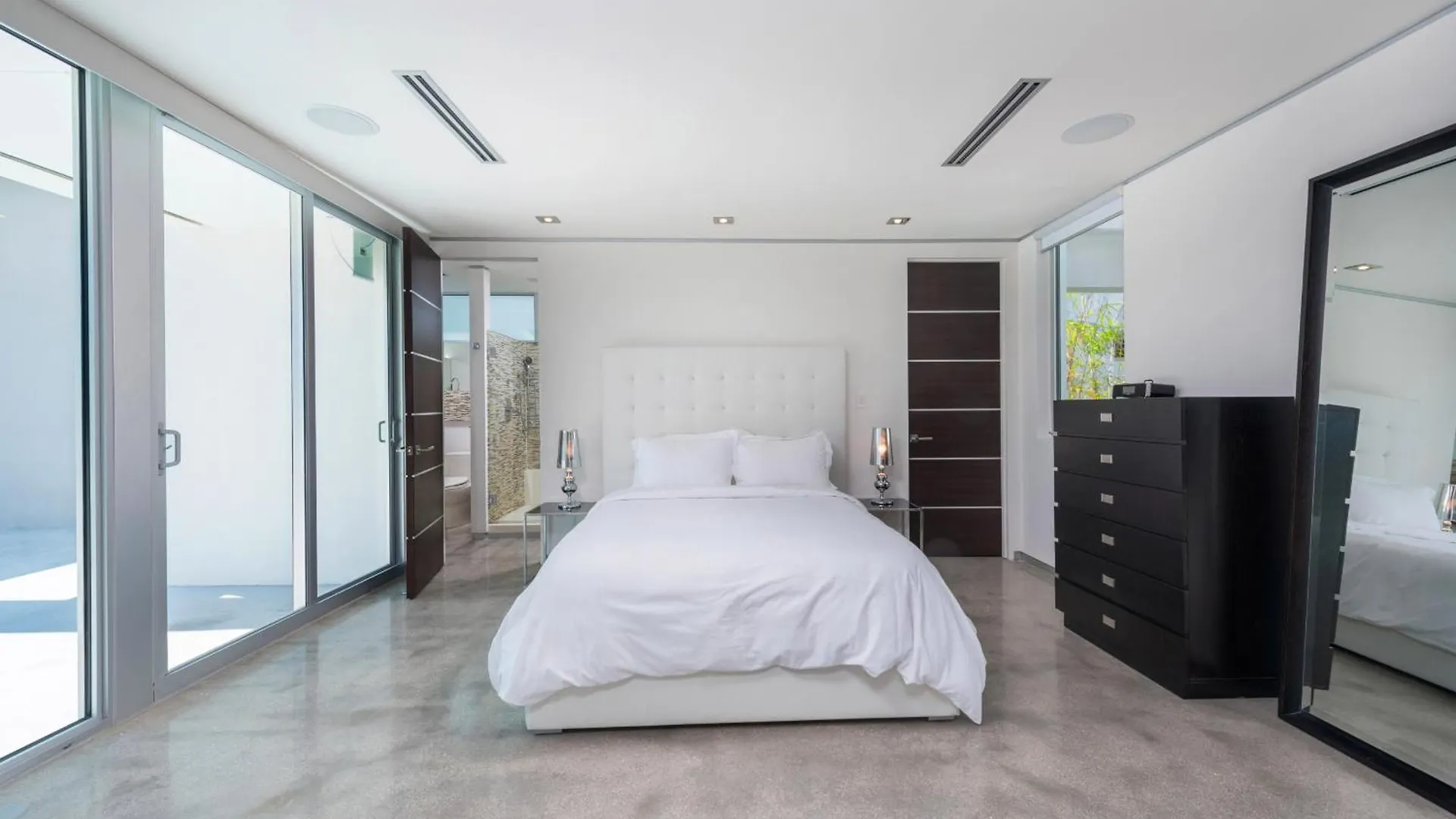 Discover Paradise Your Exclusive Waterfront Escape Miami