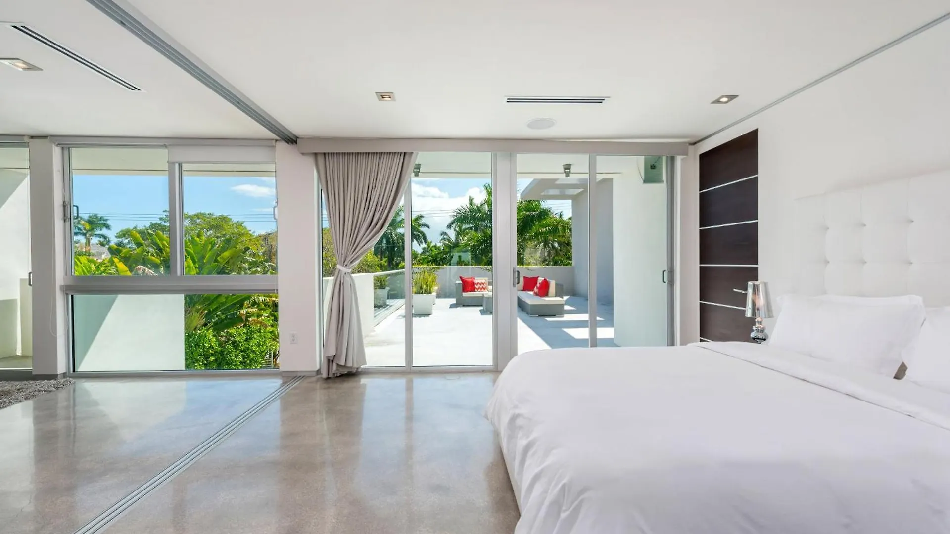 Discover Paradise Your Exclusive Waterfront Escape Villa Miami
