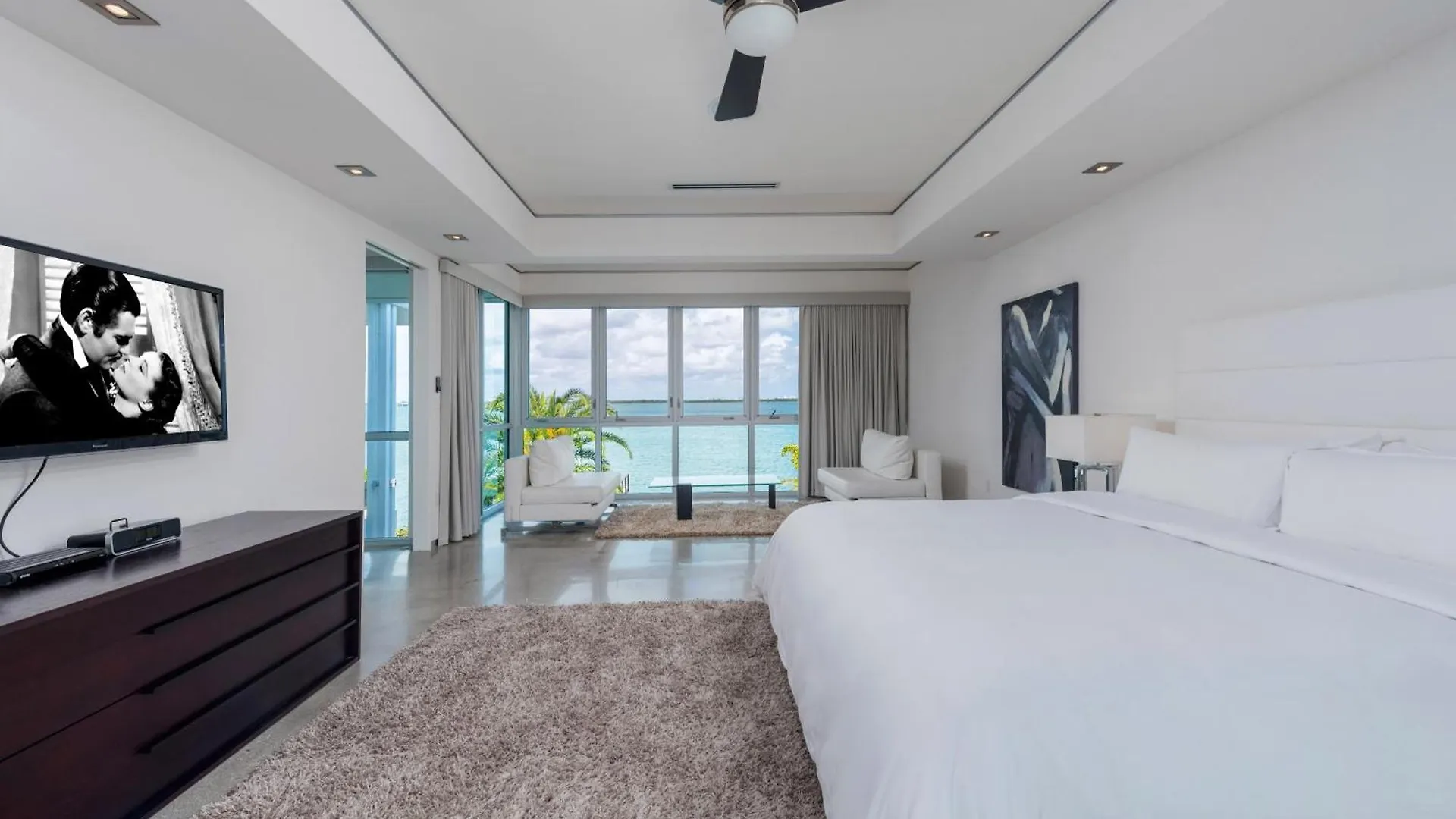 Villa Discover Paradise Your Exclusive Waterfront Escape Miami