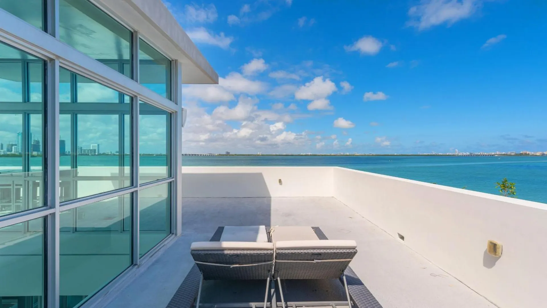 Discover Paradise Your Exclusive Waterfront Escape * Miami