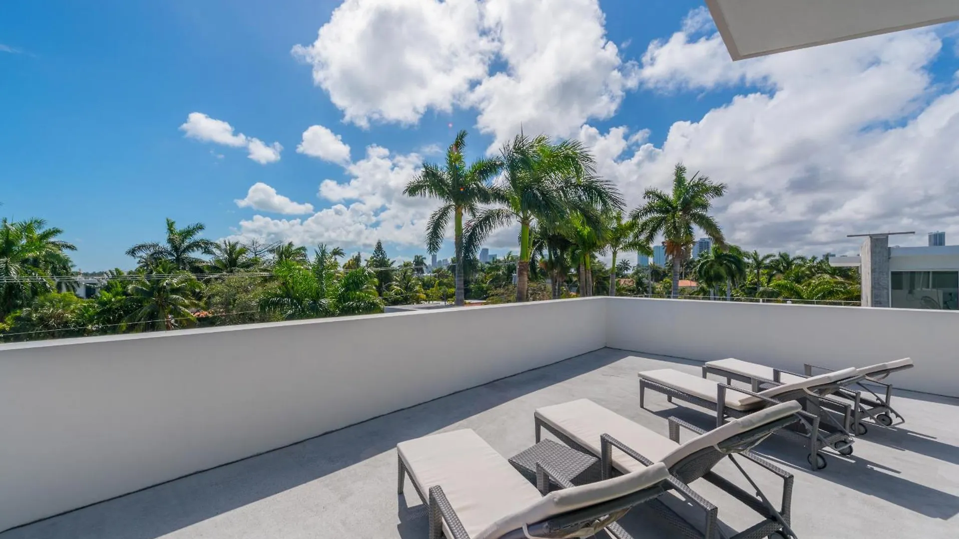 Villa Discover Paradise Your Exclusive Waterfront Escape Miami