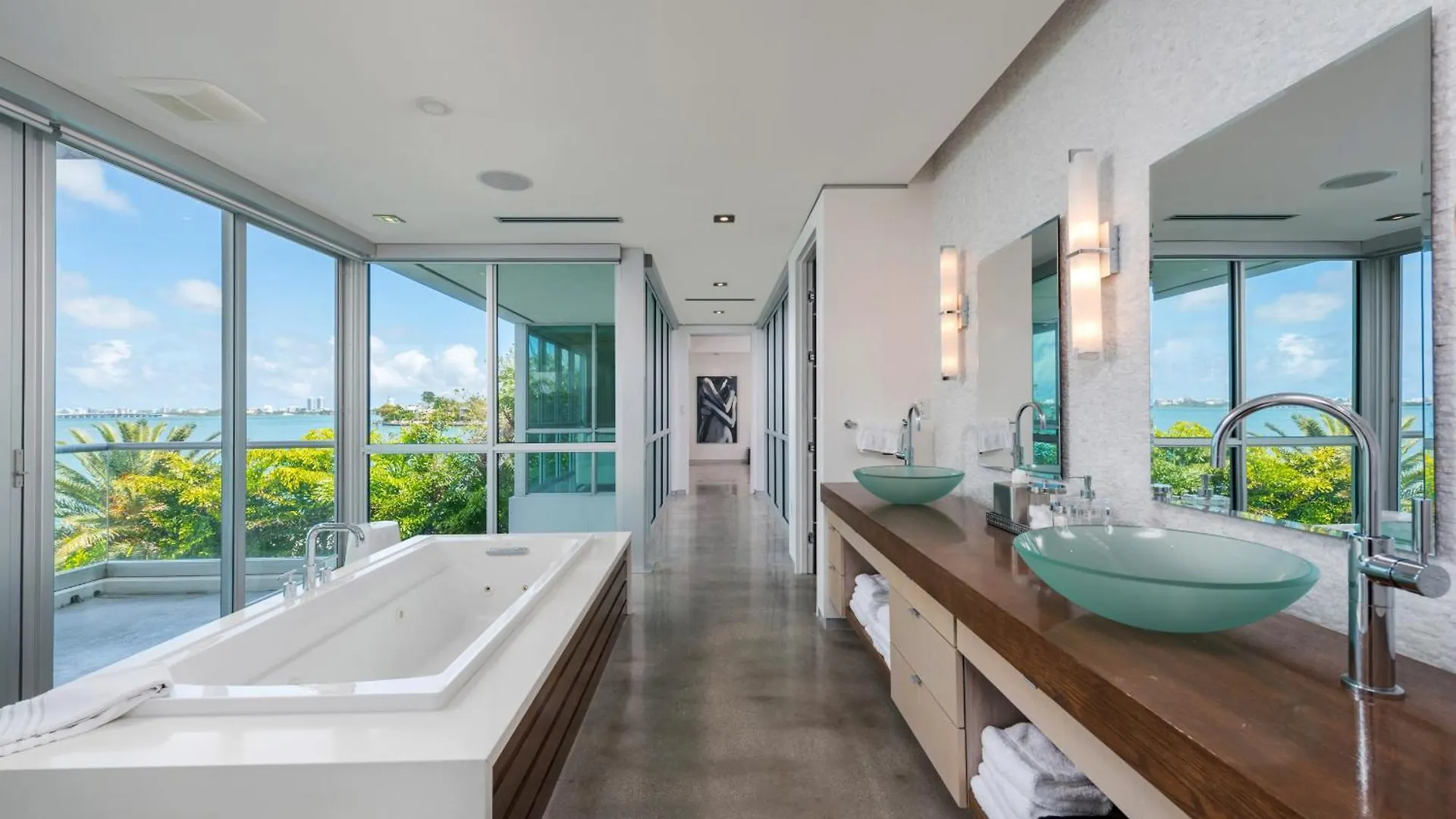 Villa Discover Paradise Your Exclusive Waterfront Escape *