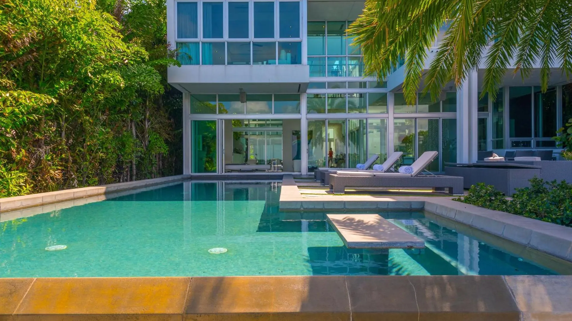 Discover Paradise Your Exclusive Waterfront Escape